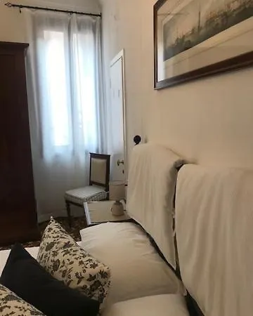B&B Al Teatro With Canal View-3
